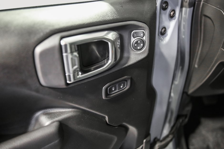 2025 Jeep Gladiator SPORT-12