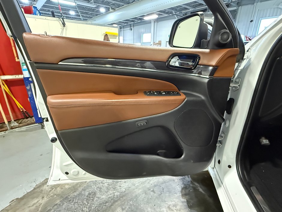 2021 Jeep Grand Cherokee OVERLAND-11