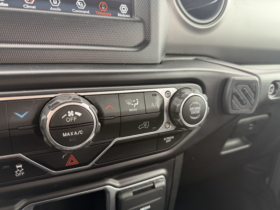 Jeep Wrangler Sport 2022-10