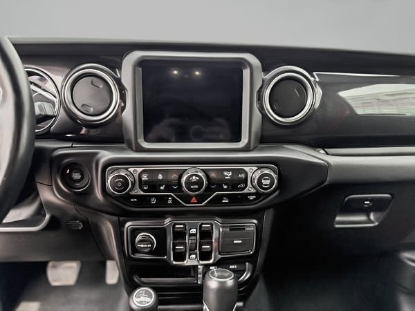 2022 Jeep Wrangler Sahara-11