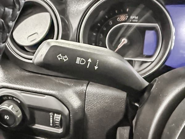 Jeep Wrangler ALTITUDE 2023-15