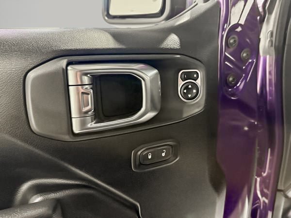 Jeep Wrangler WILLYS MODIFIÉ 2023-15