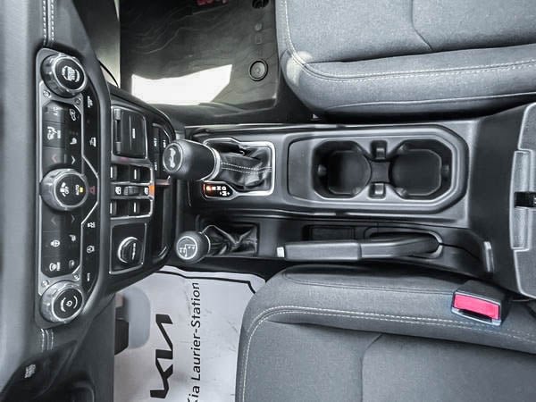 Jeep Wrangler SAHARA 2025-18