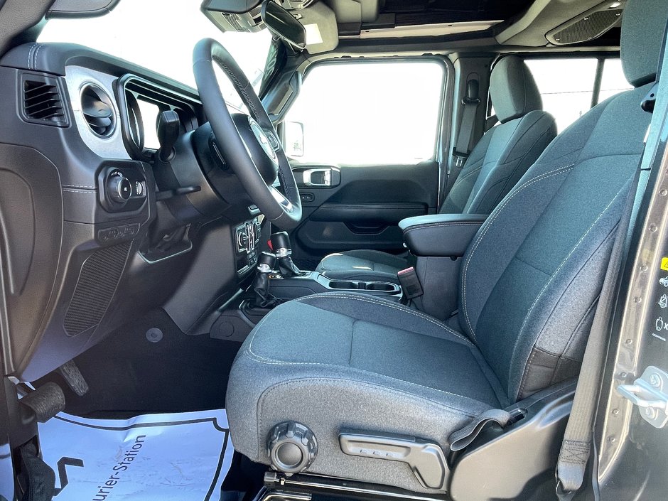 Jeep Wrangler SAHARA 2025-10