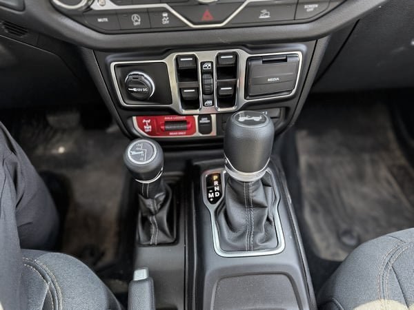 Jeep Wrangler Willys 2026-11