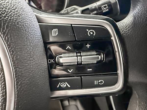 2022 Kia Carnival LX-15