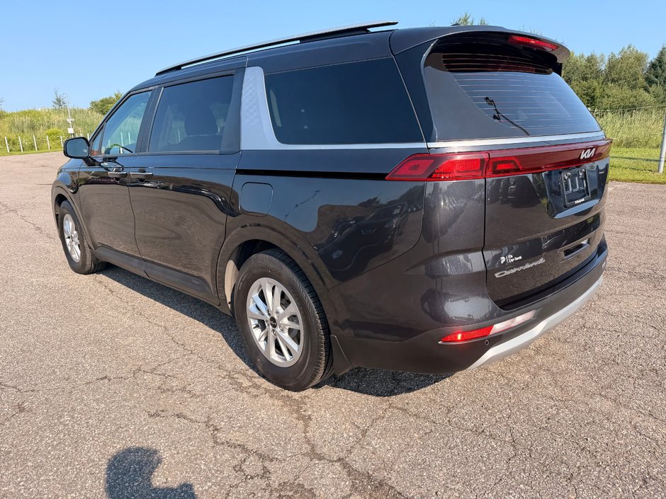 2022 Kia Carnival LX-4