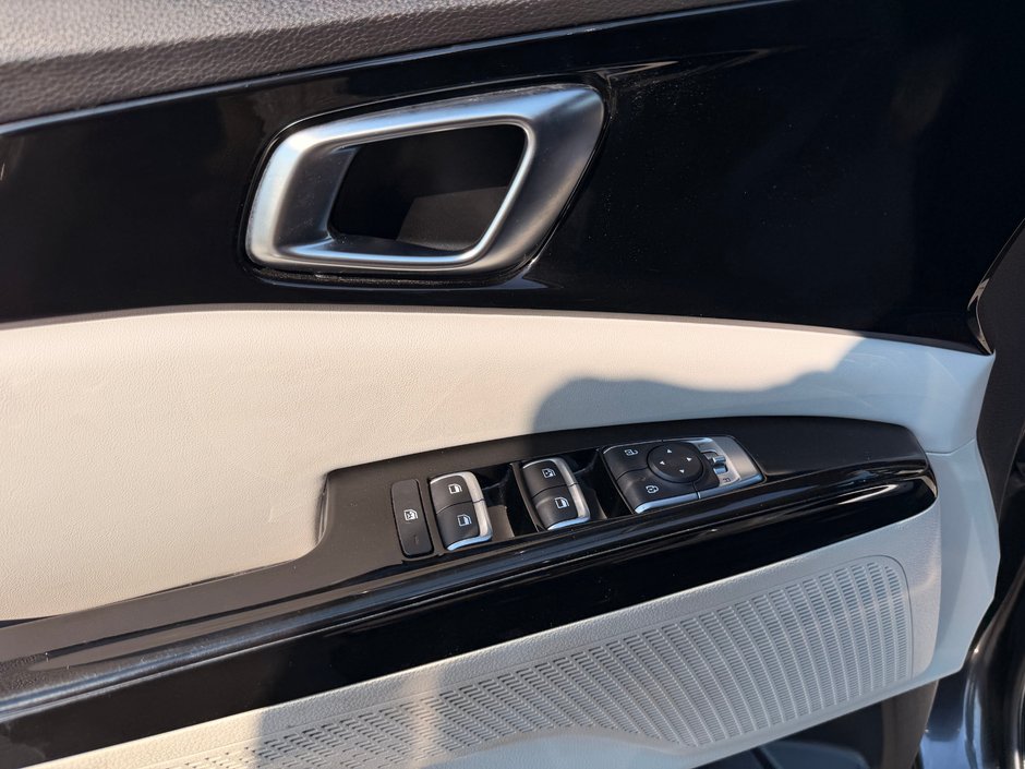 2022 Kia Carnival LX-11