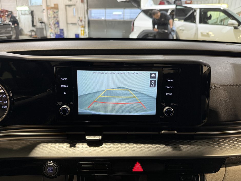 Kia Carnival LX 2022-21