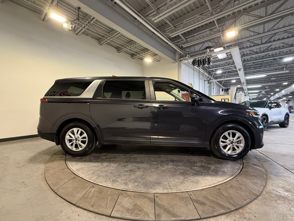 2024 Kia Carnival LX-1