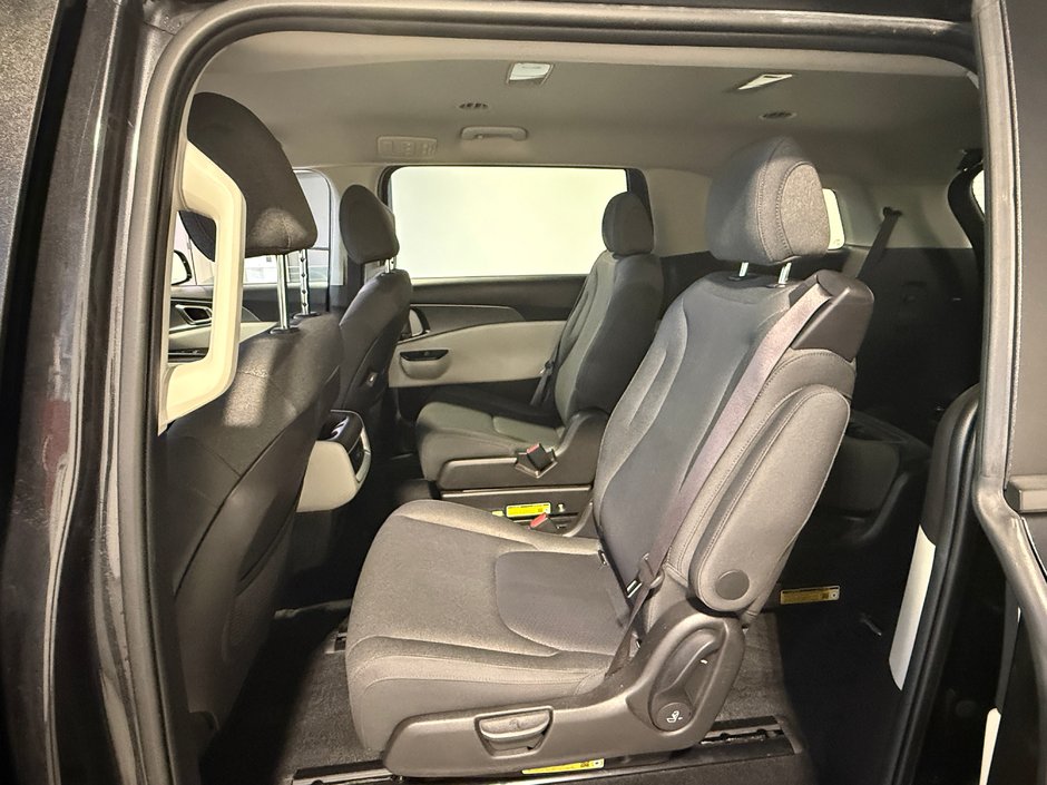 2024 Kia Carnival LX-23