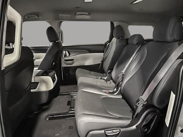 2024 Kia Carnival LX-23