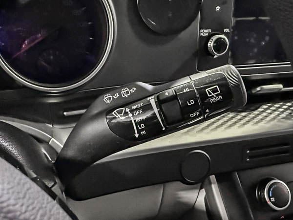 2024 Kia Carnival LX-17