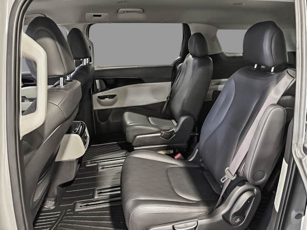 2024 Kia Carnival EX-23
