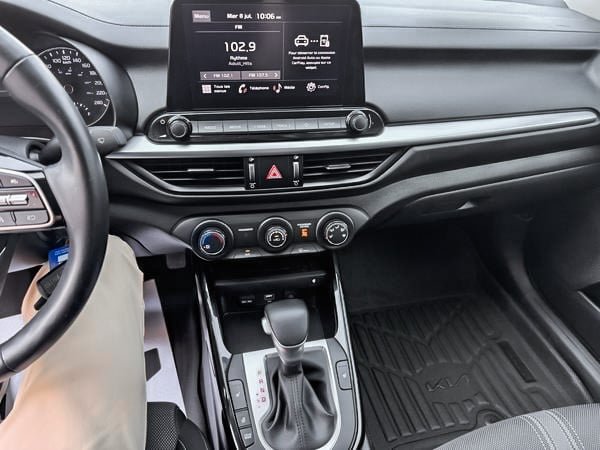 2022 Kia Forte EX-23