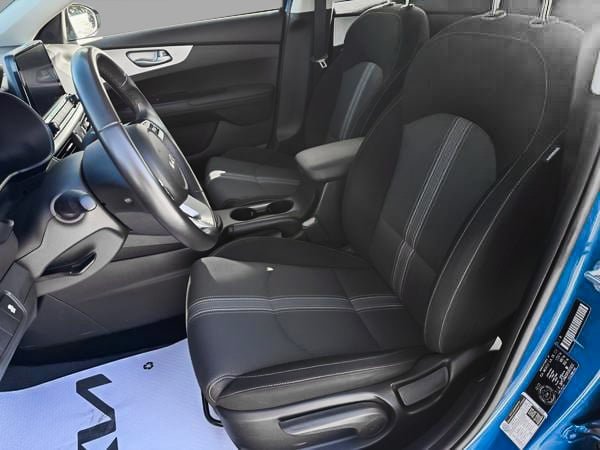 Kia Forte LX 2023-12