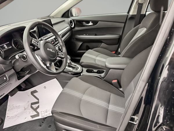 2023 Kia Forte EX-12