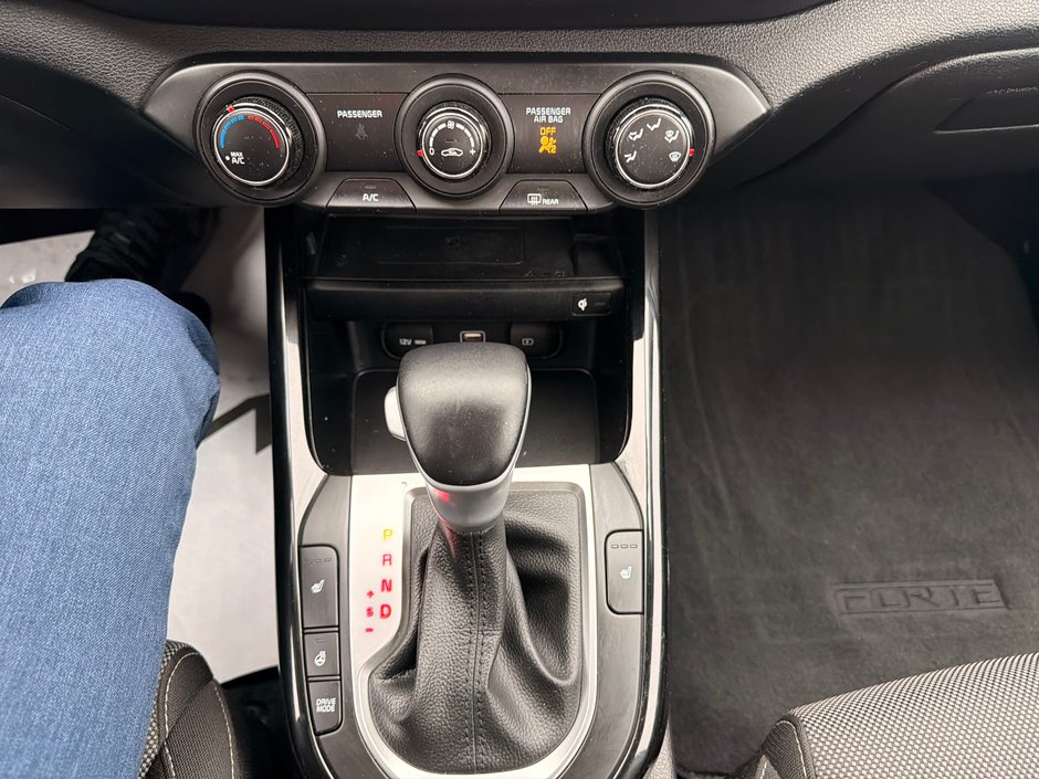 Kia Forte EX+ 2023-21