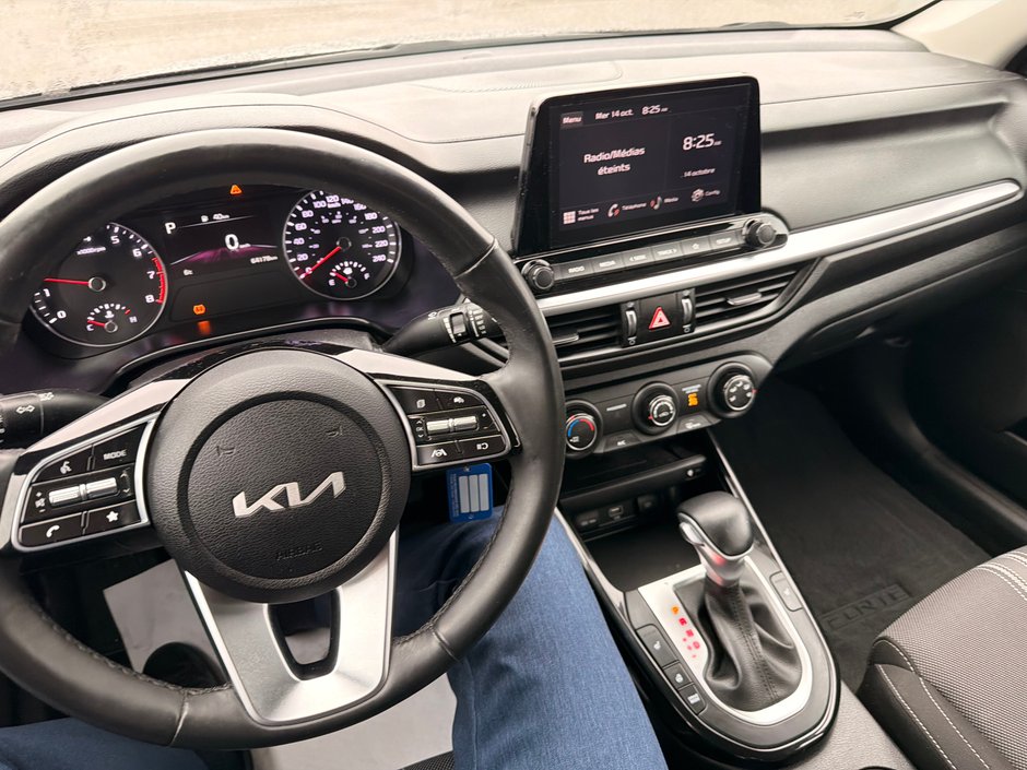 Kia Forte EX+ 2023-22