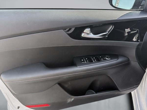 2024 Kia Forte5 GT LIMITED-10