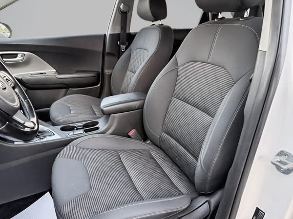 2019 Kia Niro L-12