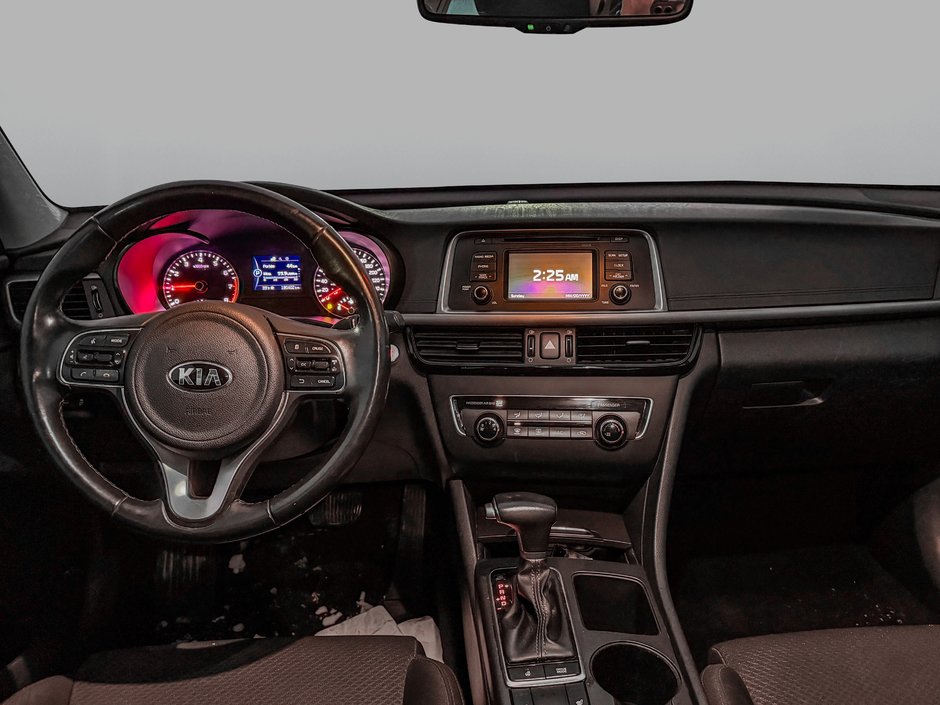 Kia Optima LX + 2017-15