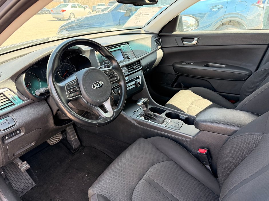 Kia Optima LX 2017-14