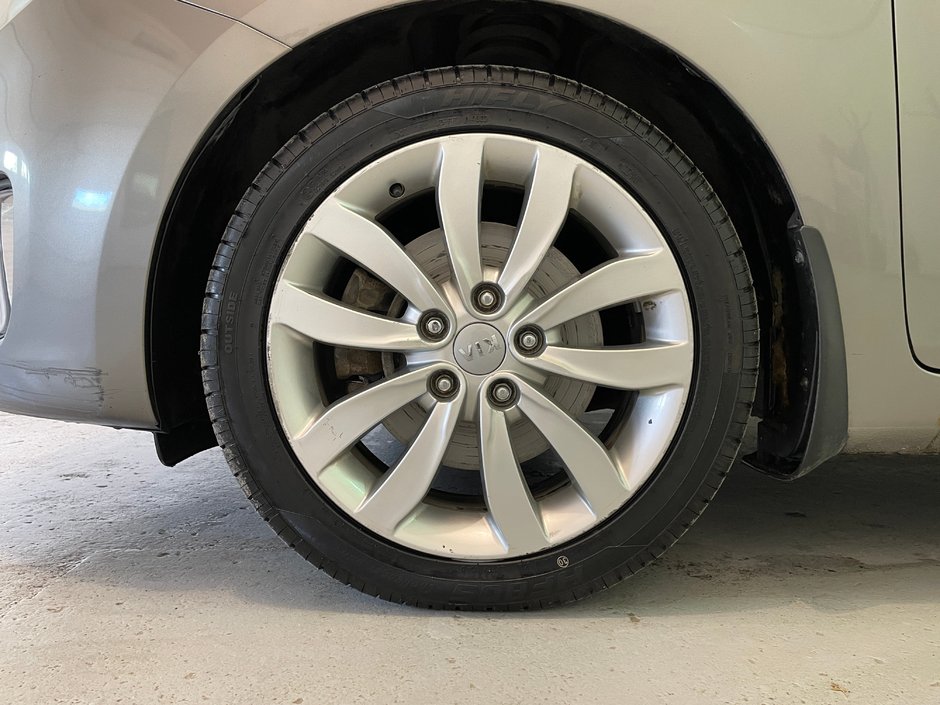 Kia Rondo EX 2015-6