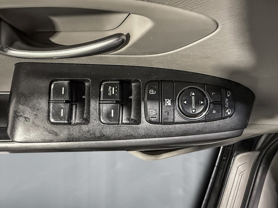 Kia Sedona LX 2019-11