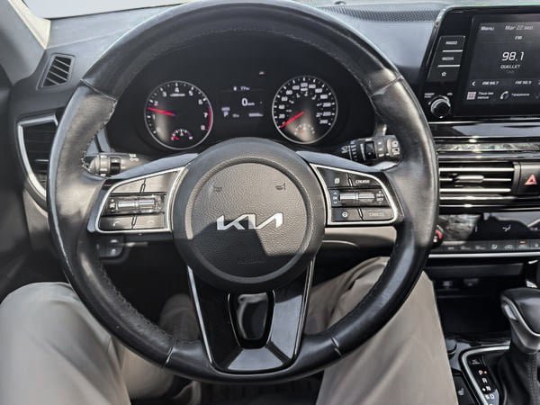 2023 Kia Seltos EX AWD-17