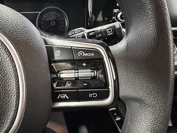 2022 Kia Sorento lx +-15