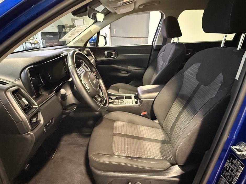 2023 Kia Sorento LX PREMIUM-12