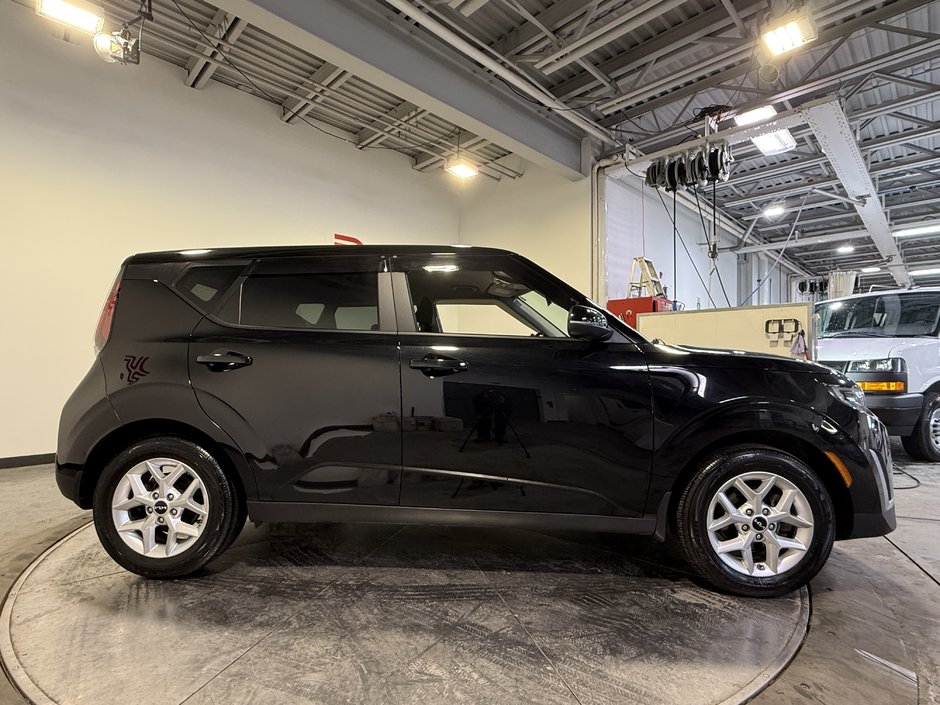 2023 Kia Soul EX-1