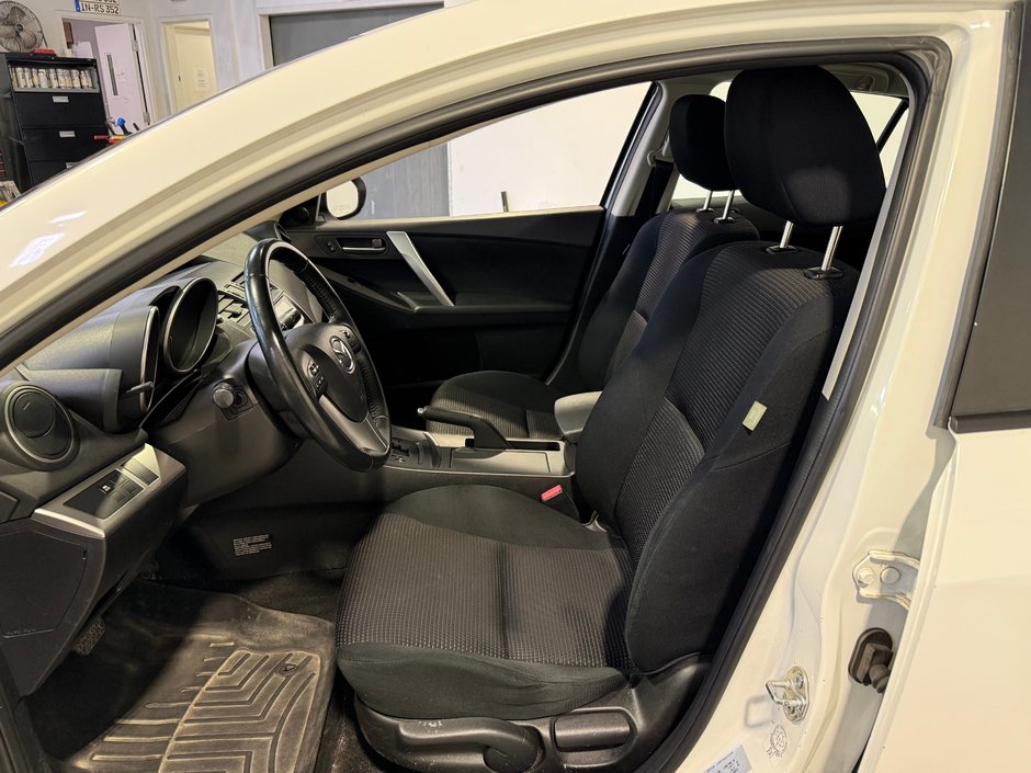 2012 Mazda 3 Sport GS SKY-12