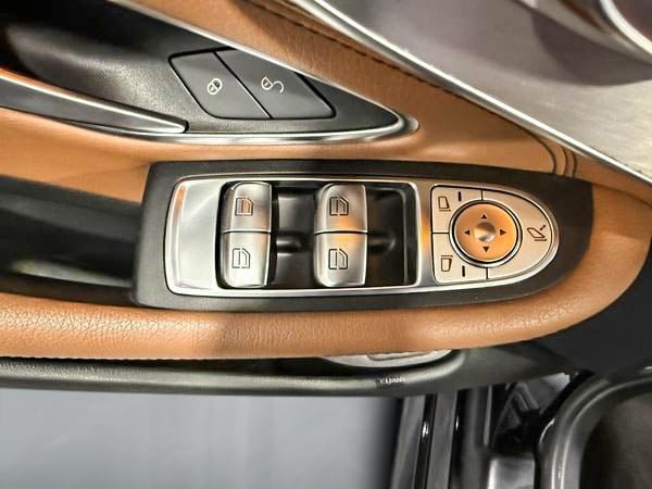 2018 Mercedes-Benz C-Class 300-11