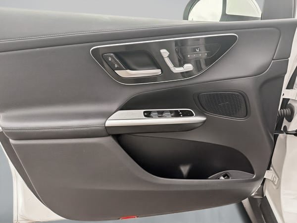 Mercedes-Benz GLC 300 2024-11