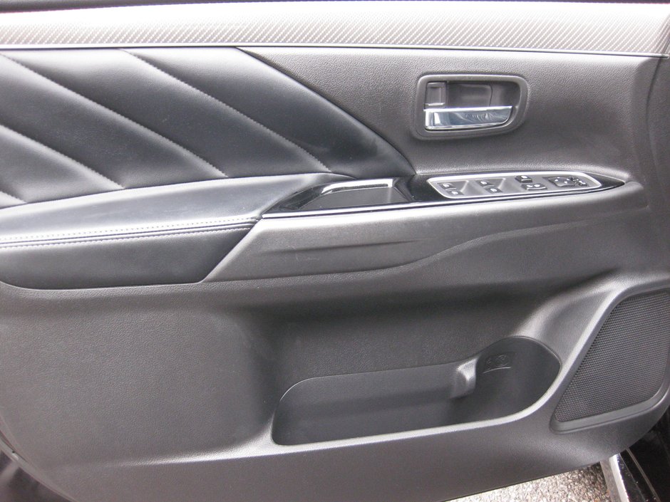 Mitsubishi Outlander PHEV SEL 2020-7