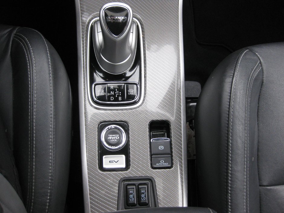 Mitsubishi Outlander PHEV SEL 2020-17