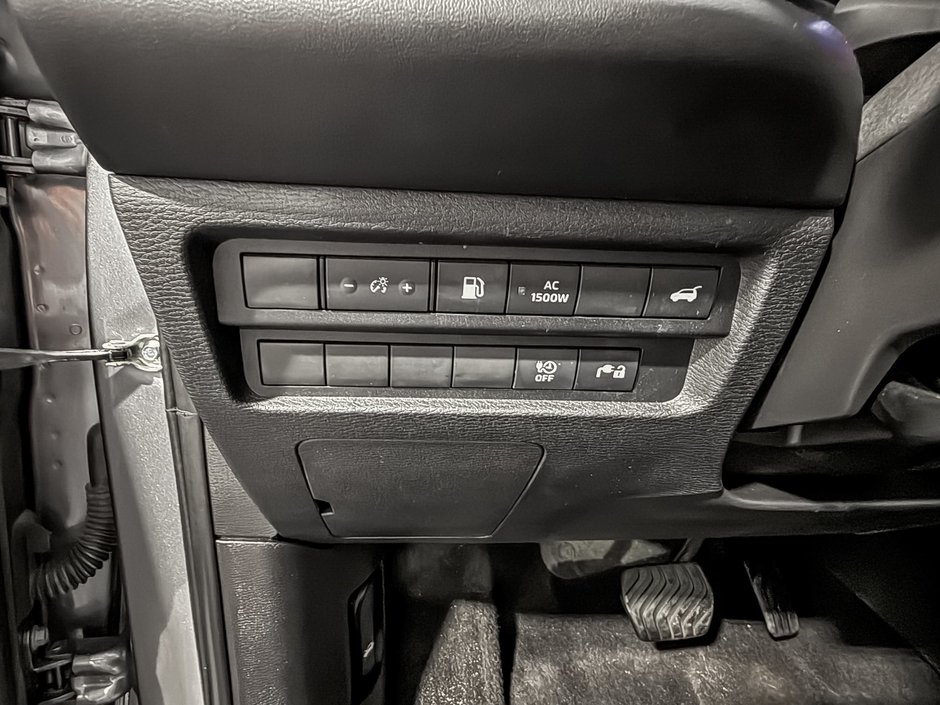 Mitsubishi Outlander Plug-In Hybrid SEL 2024-13