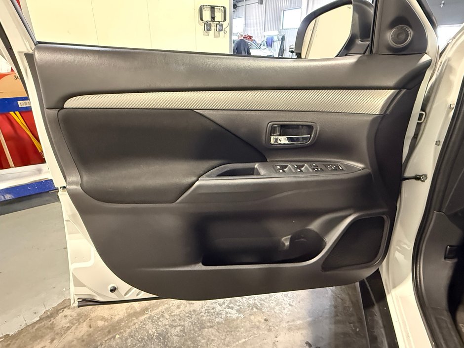 2017 Mitsubishi Outlander SE-11