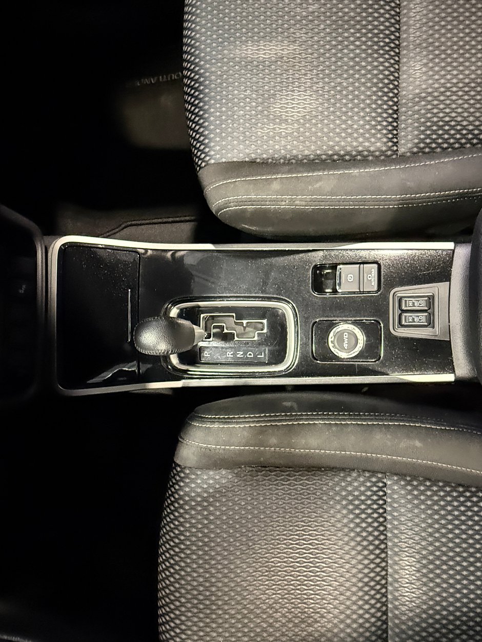 2017 Mitsubishi Outlander SE-23