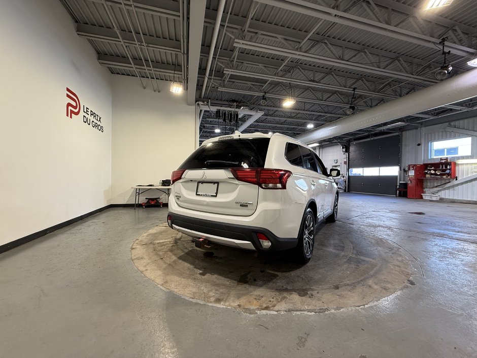 2017 Mitsubishi Outlander SE-2