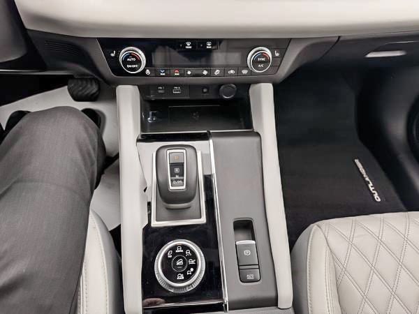 2022 Mitsubishi Outlander SEL-23