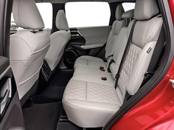 2022 Mitsubishi Outlander SEL-28