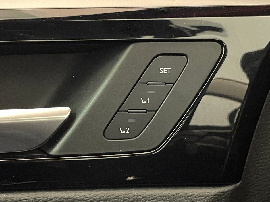 Mitsubishi Outlander SEL AWD / 7 PASSAGERS 2023-12
