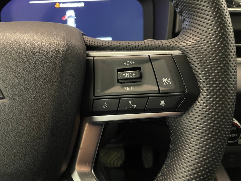 Mitsubishi Outlander SEL AWD / 7 PASSAGERS 2023-15