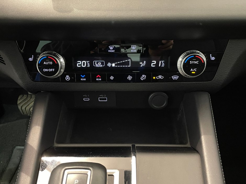 Mitsubishi Outlander SEL AWD / 7 PASSAGERS 2023-22