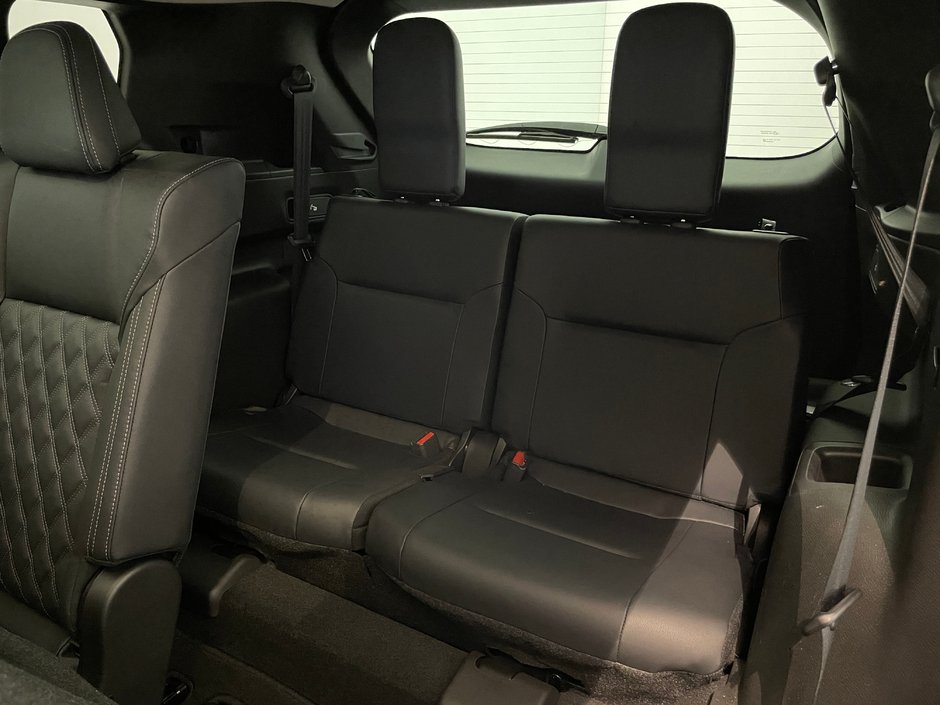 Mitsubishi Outlander SEL AWD / 7 PASSAGERS 2023-28
