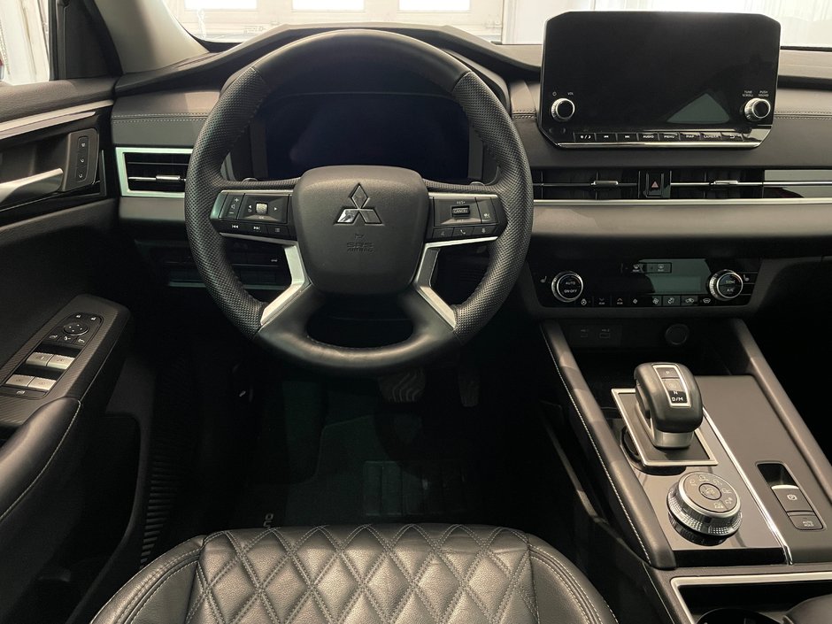 Mitsubishi Outlander SEL AWD / 7 PASSAGERS 2023-8