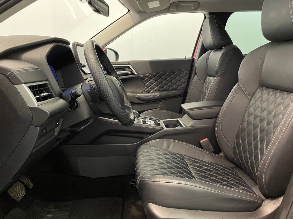 Mitsubishi Outlander SEL AWD / 7 PASSAGERS 2023-10